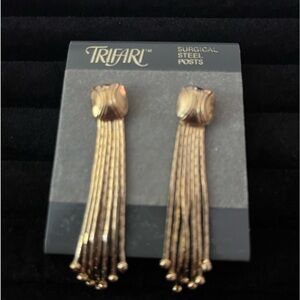 Rare Vintage Crown Trifari Gold Tone, Chain Link Liquid Dainty Dangle Earrings